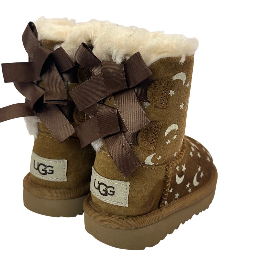 UGG Kids Bailey Bow II Stellar Moon Star Boots Chestnut Brown Suede Size 6 11191